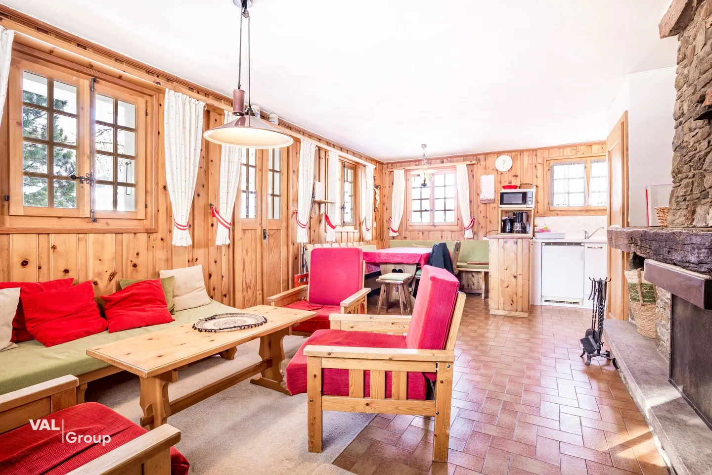 Chalet affascinante nel cuore di Ayer con vista mozzafiato - Foto 3 di 11