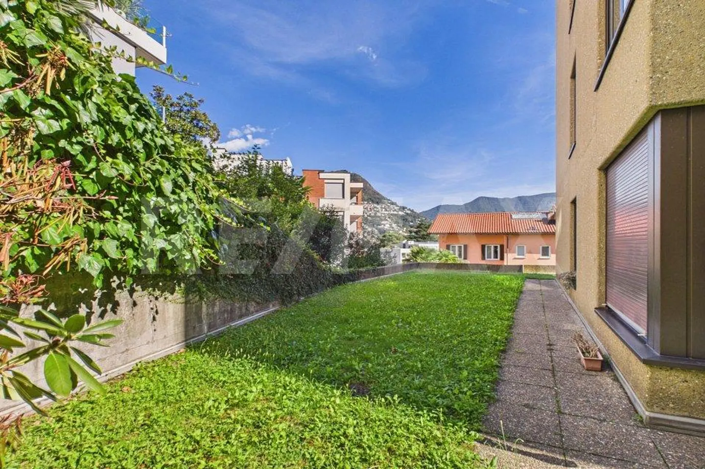 2 ½ pièces à Lugano avec grande terrasse et place de parking dans le garage - Photo 11 sur 13
