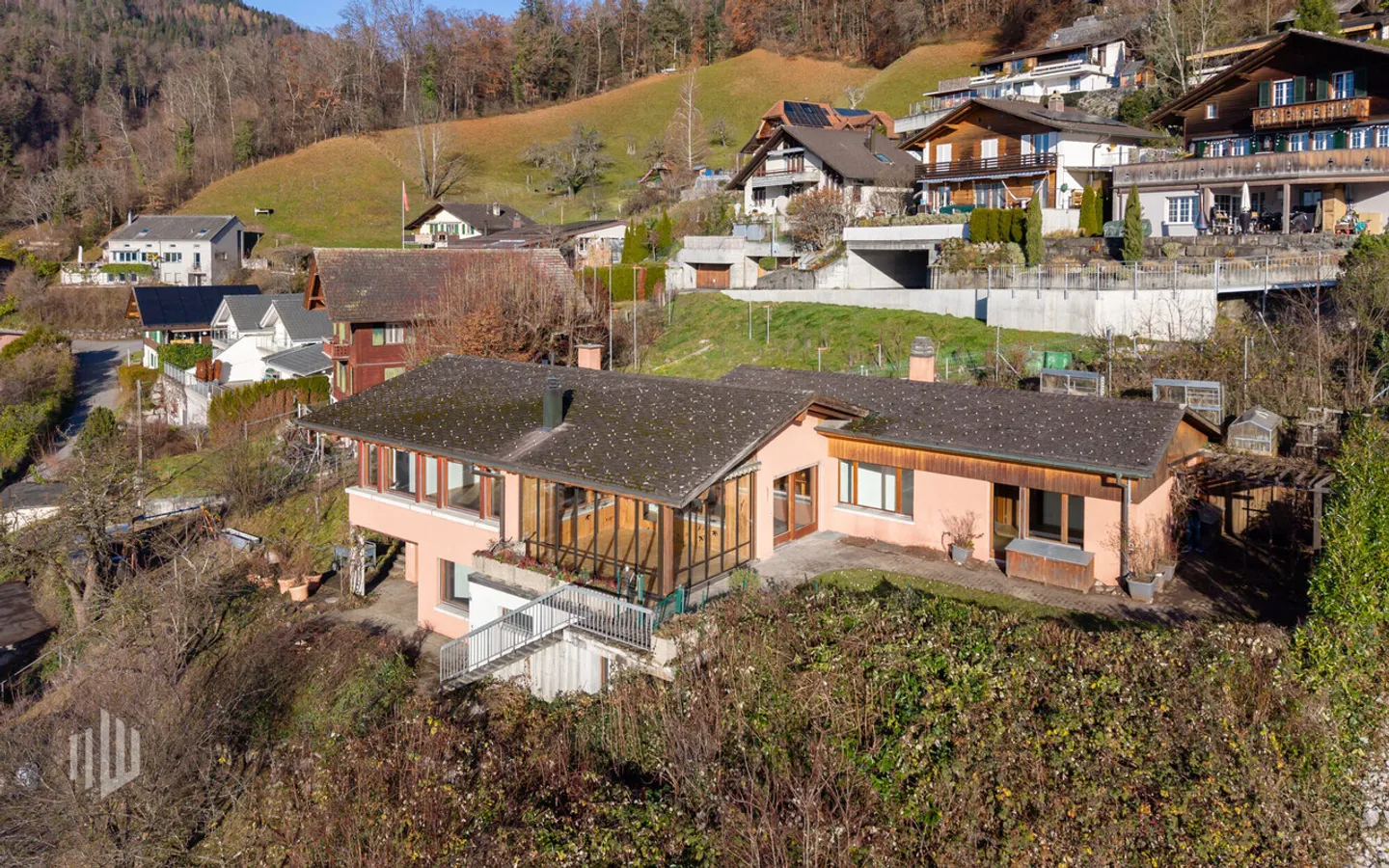 ImmoWyss - Living with a View 2-Family House above Lake Thun - Photo 1 of 10