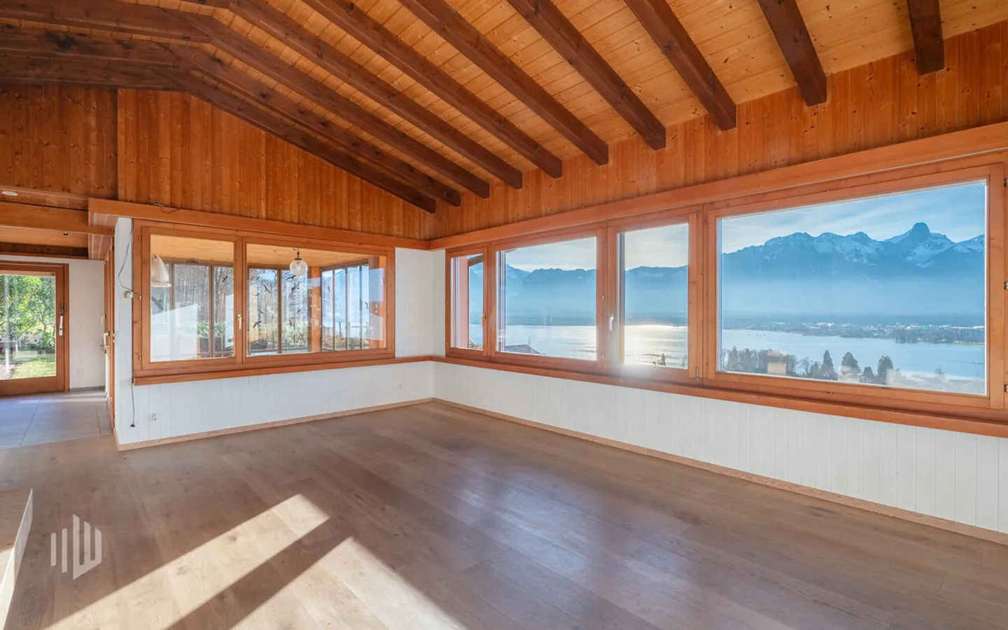 ImmoWyss - Living with a View 2-Family House above Lake Thun - Photo 3 of 10