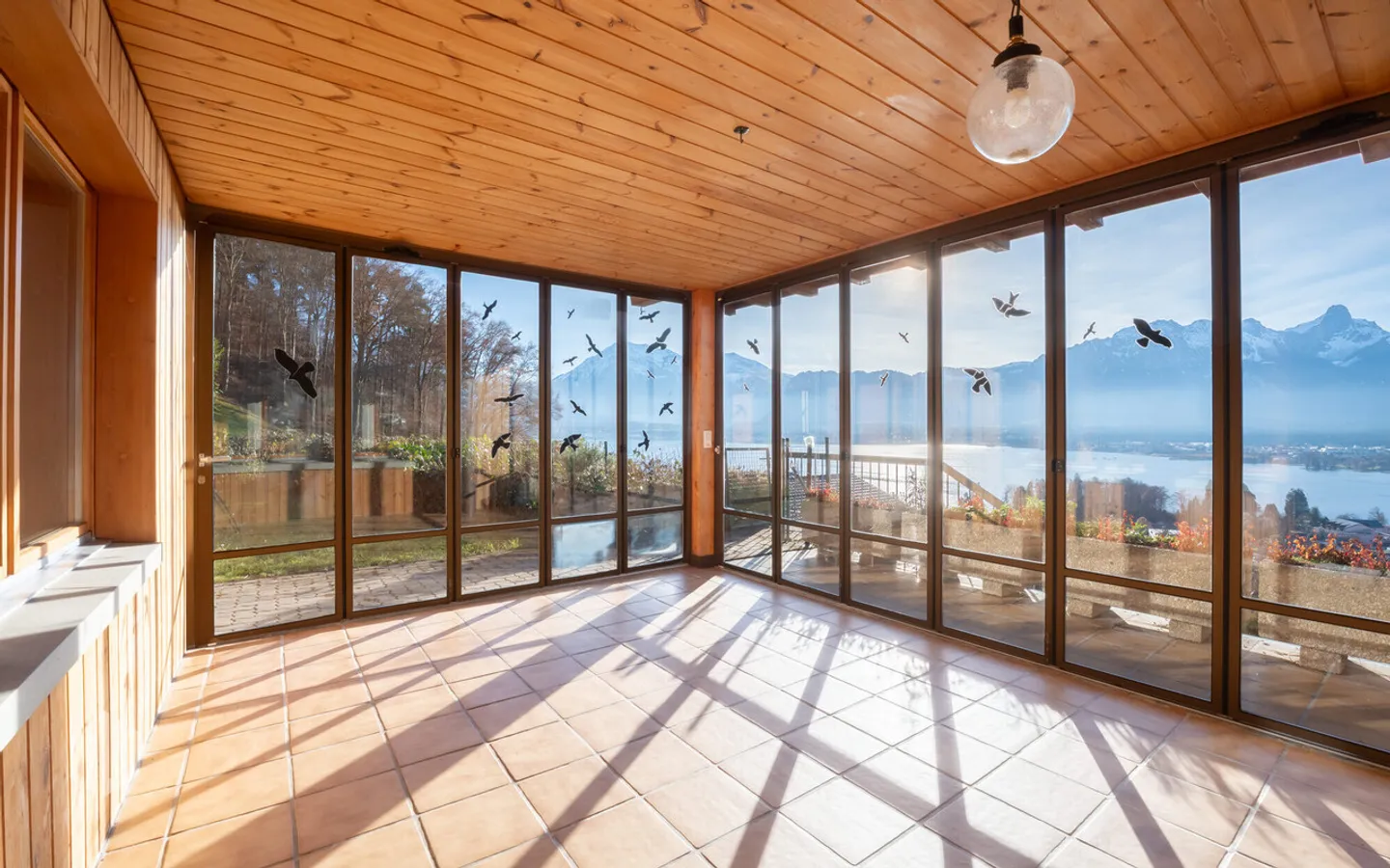 ImmoWyss - Living with a View 2-Family House above Lake Thun - Photo 4 of 10