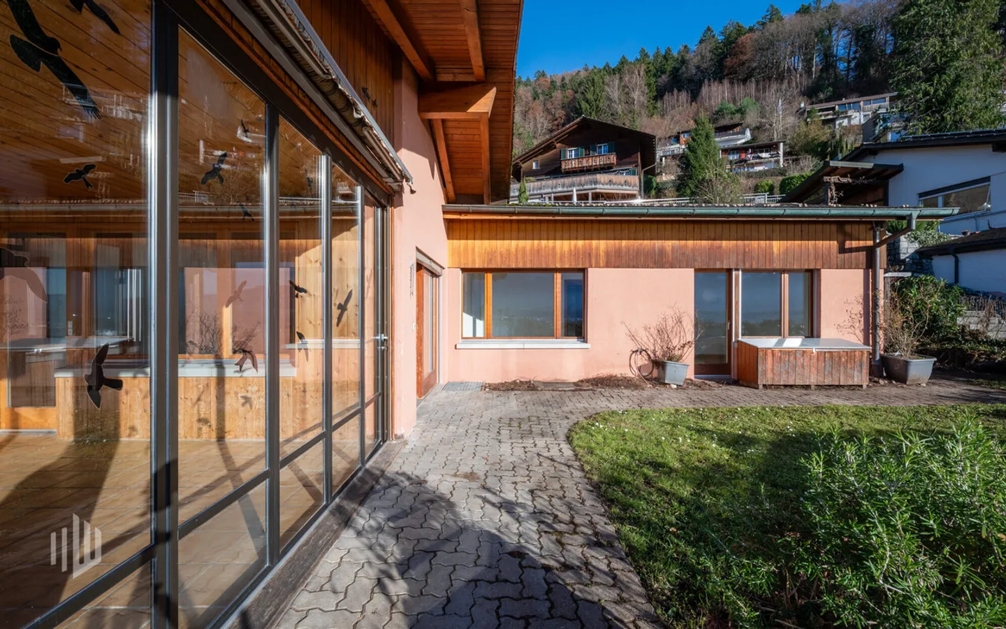 ImmoWyss - Living with a View 2-Family House above Lake Thun - Photo 5 of 10