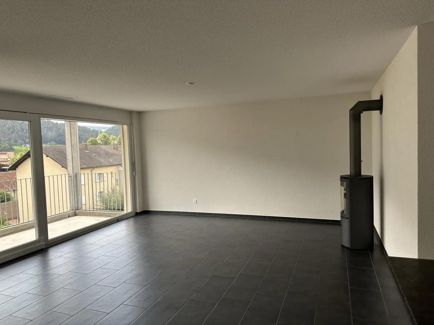 Zu vermieten: Schönes 5,5-Zimmer-Apartment in Tavannes - Foto 4 von 10