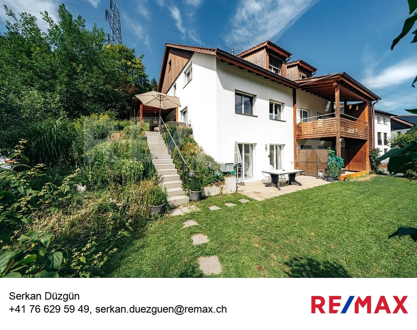 Vivre avec un rendement supplémentaire : maison familiale jumelée exclusive avec appartement séparé - Photo 1 sur 13