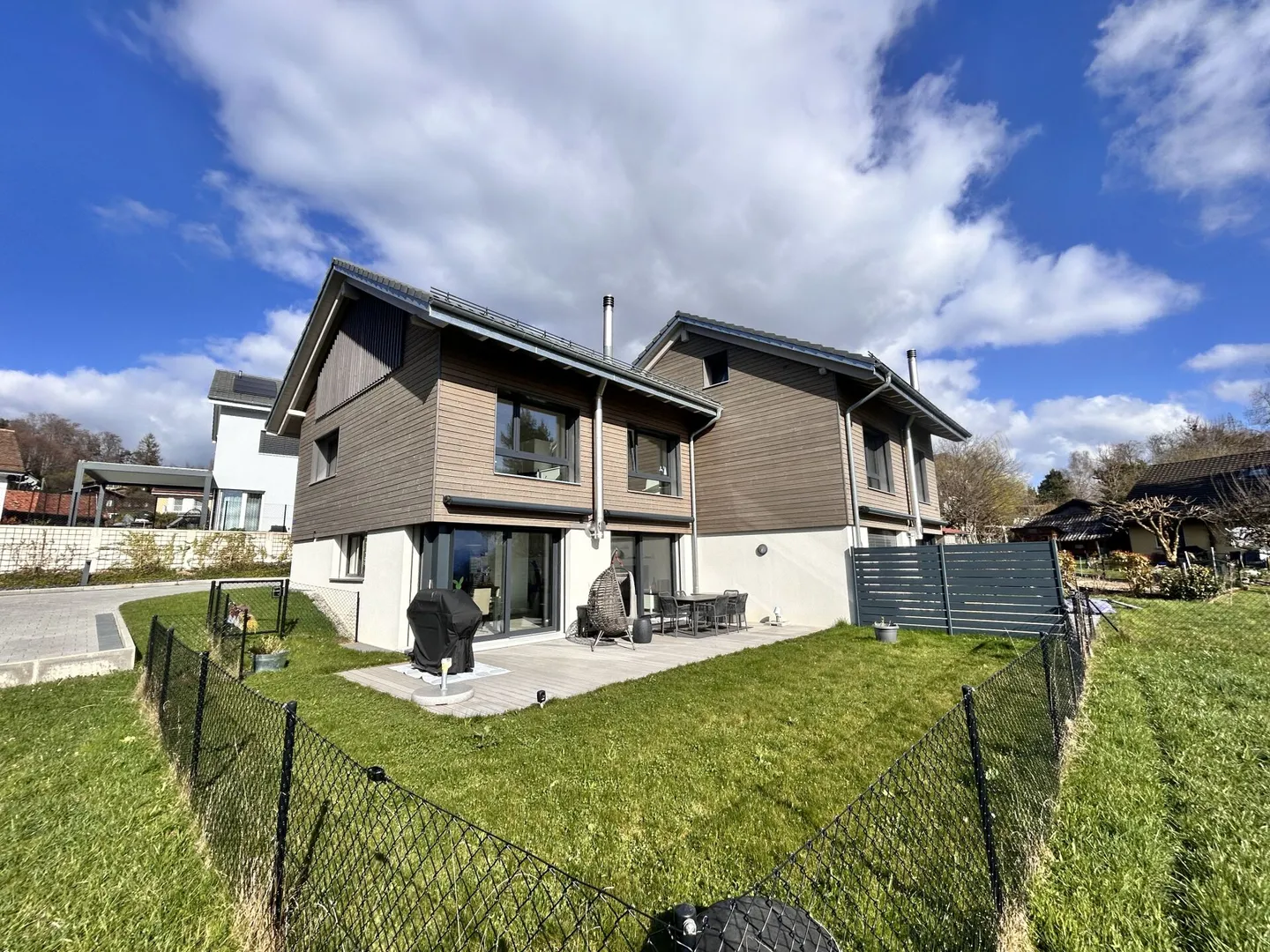 Villa jumelle de 5.5 pièces avec des volumes généreux ! - Foto 1 di 20