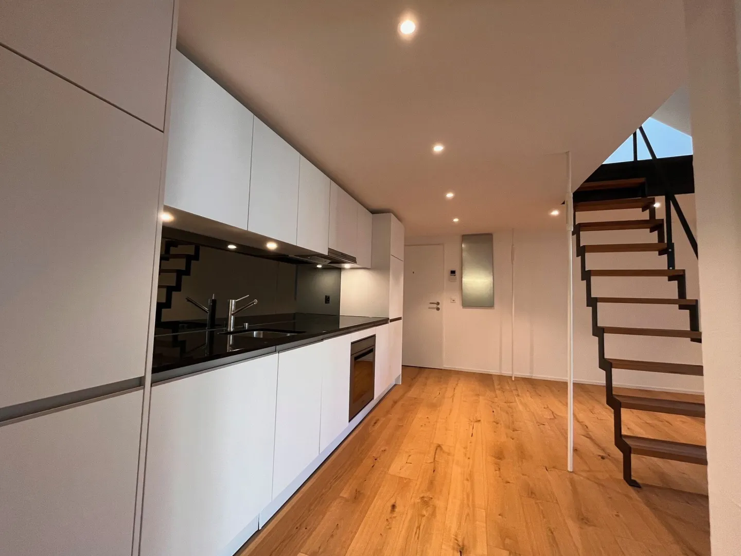 Charmante Wohnung mit Balkon - Foto 2 von 6