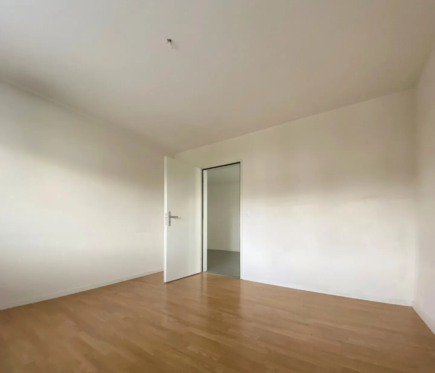 Qualité de vie dans le vert - Appartement élégant de 4 pièces au rez-de-chaussée - Photo 7 sur 10