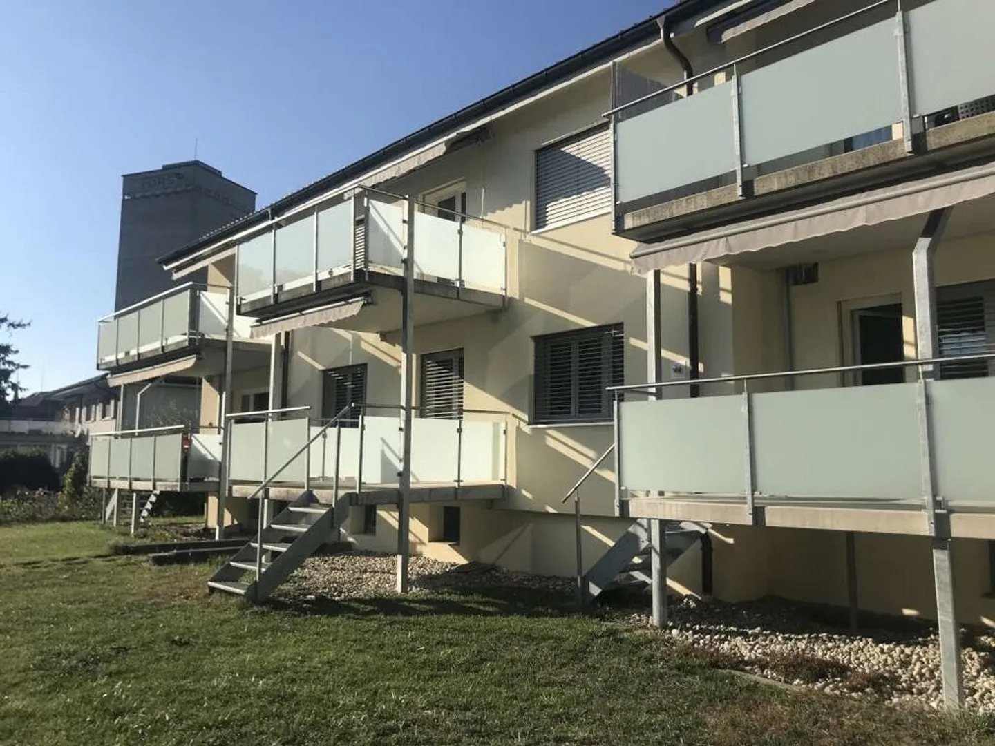 Qualité de vie dans le vert - Appartement élégant de 4 pièces au rez-de-chaussée - Photo 1 sur 10