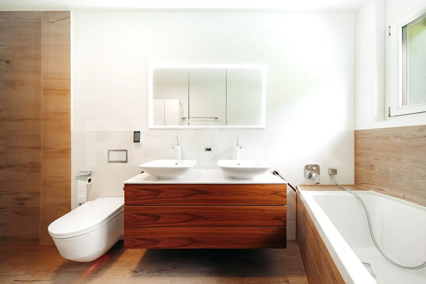 Vivre avec un rendement supplémentaire : maison familiale jumelée exclusive avec appartement séparé - Photo 13 sur 13