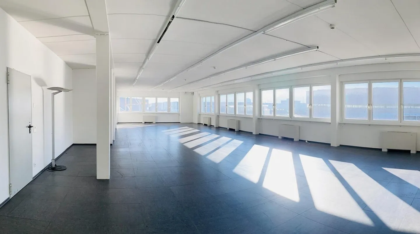 160 m2 Office/Commercial Space - Photo 1 of 10