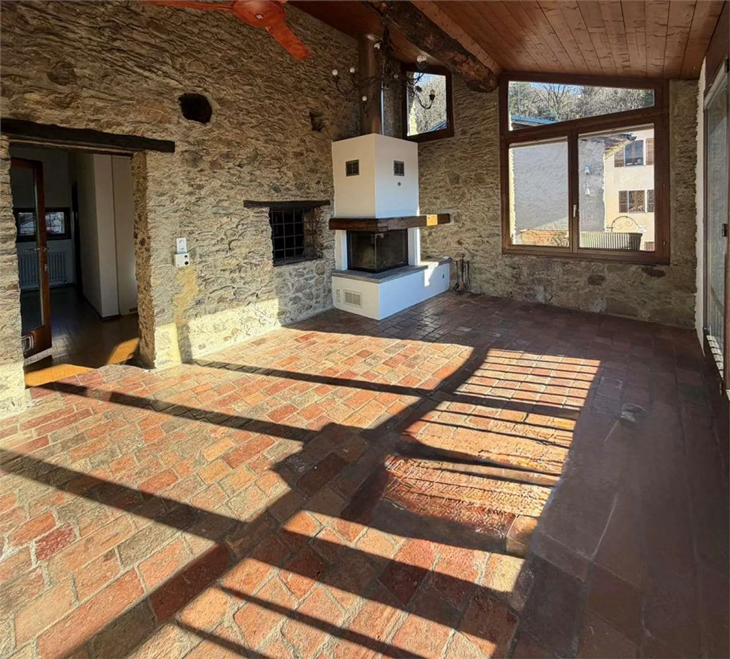 In Ponte Capriasca, charmante 3,5-Zimmer-Wohnung im Kern - Foto 3 von 13