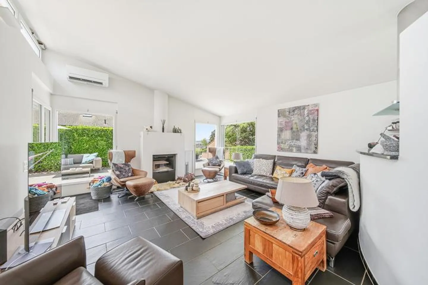 Charmantes Einfamilienhaus mit Terrasse - Foto 2 von 8