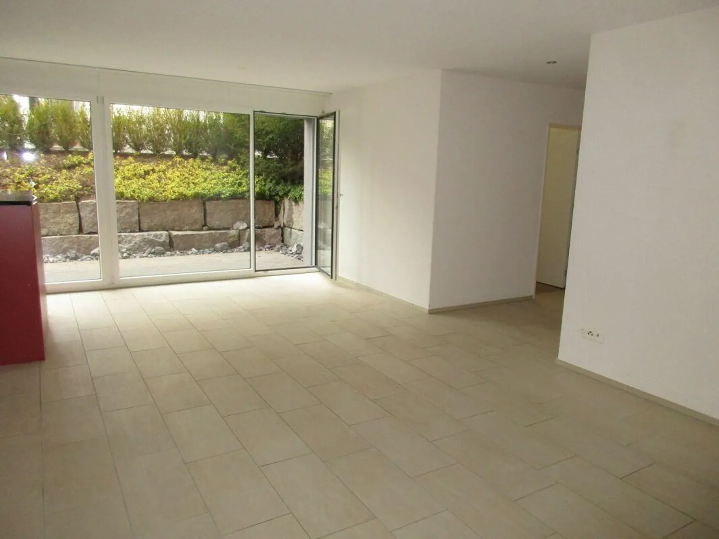 3.5-room apartment with outdoor seating area in a central location - Photo 3 of 6