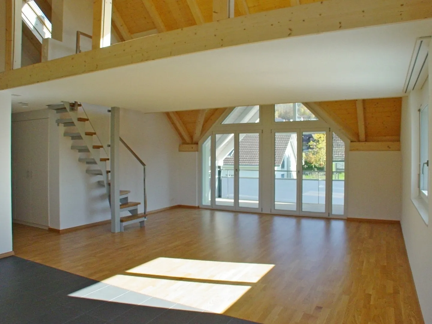 For rent: Beautiful 4.5-room attic apartment with gallery - Photo 1 of 11