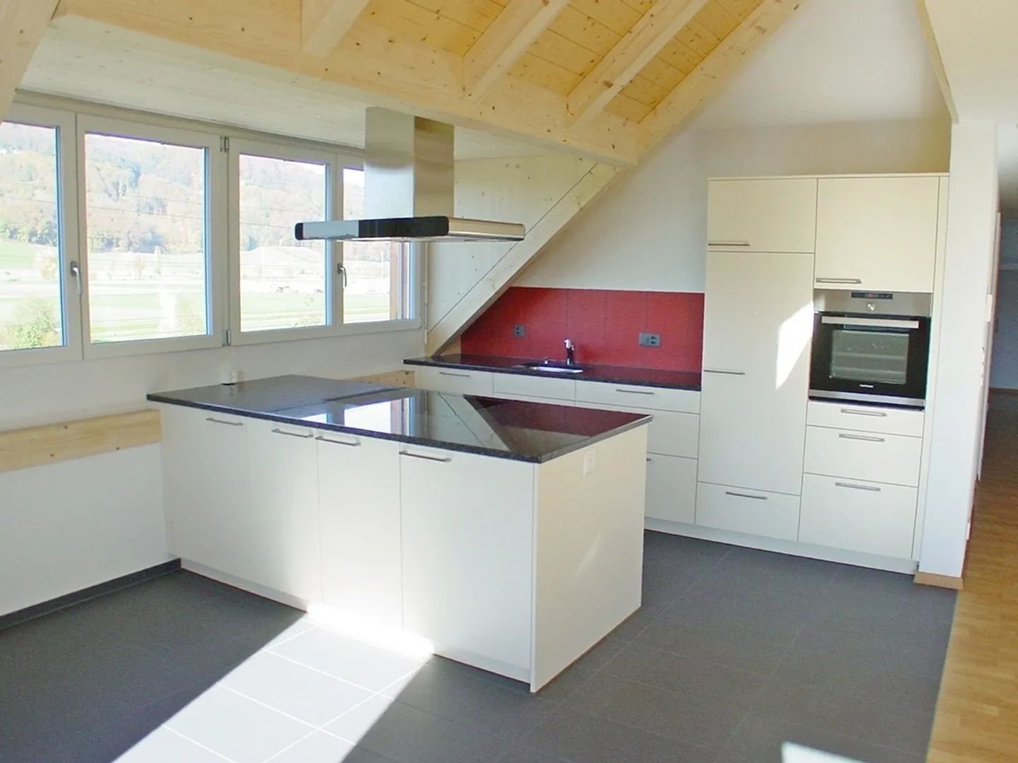 For rent: Beautiful 4.5-room attic apartment with gallery - Photo 4 of 11
