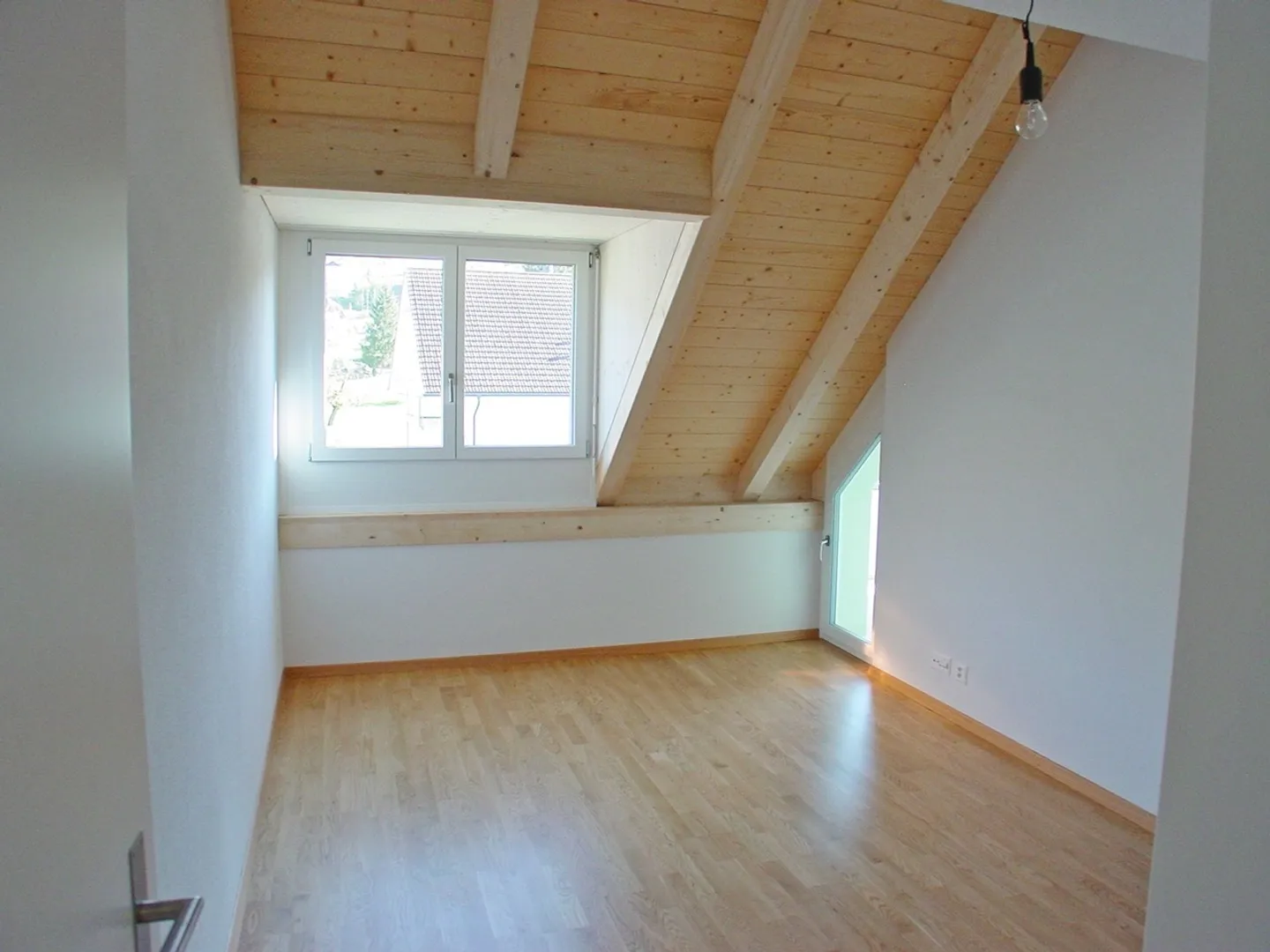 For rent: Beautiful 4.5-room attic apartment with gallery - Photo 5 of 11