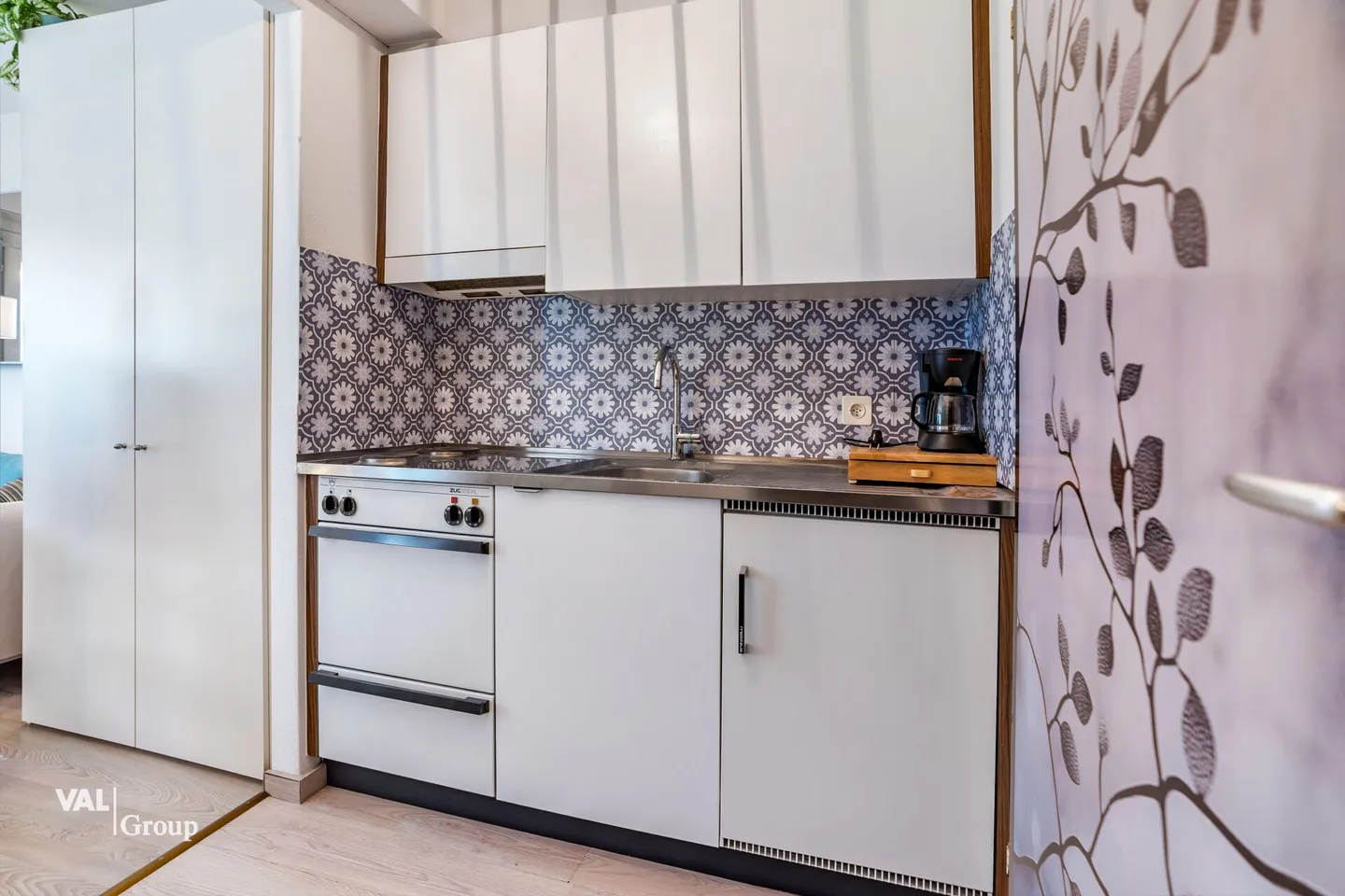 Monolocale arredato con balcone e vista libera - Foto 6 di 13