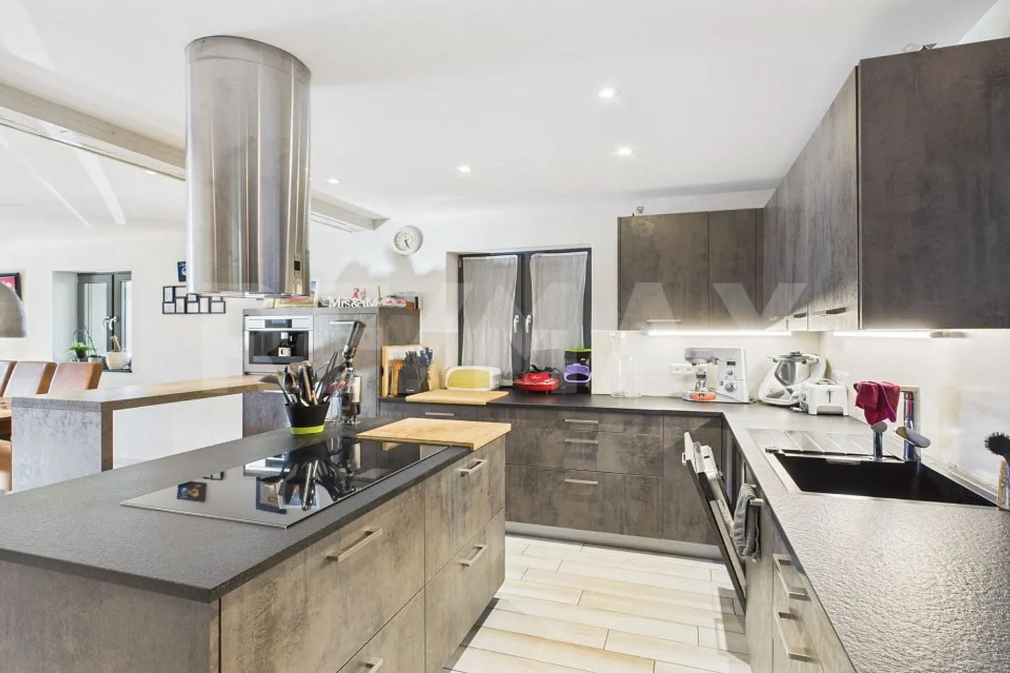 Appartamento Duplex di 4 Camere con Vista Lago e Piscina - Foto 5 di 13