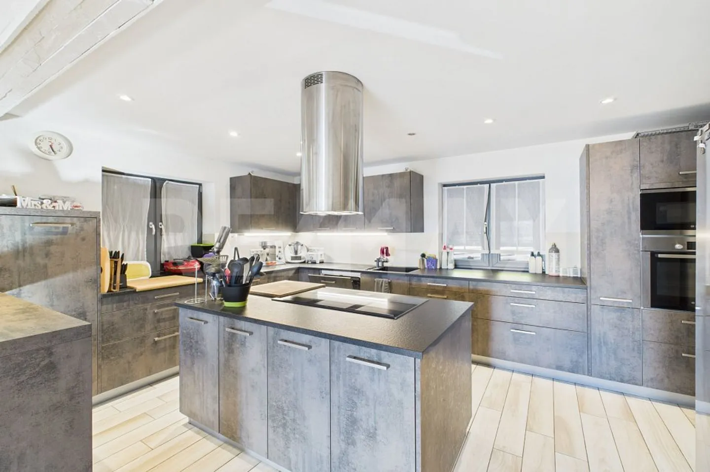 Appartamento Duplex di 4 Camere con Vista Lago e Piscina - Foto 6 di 13