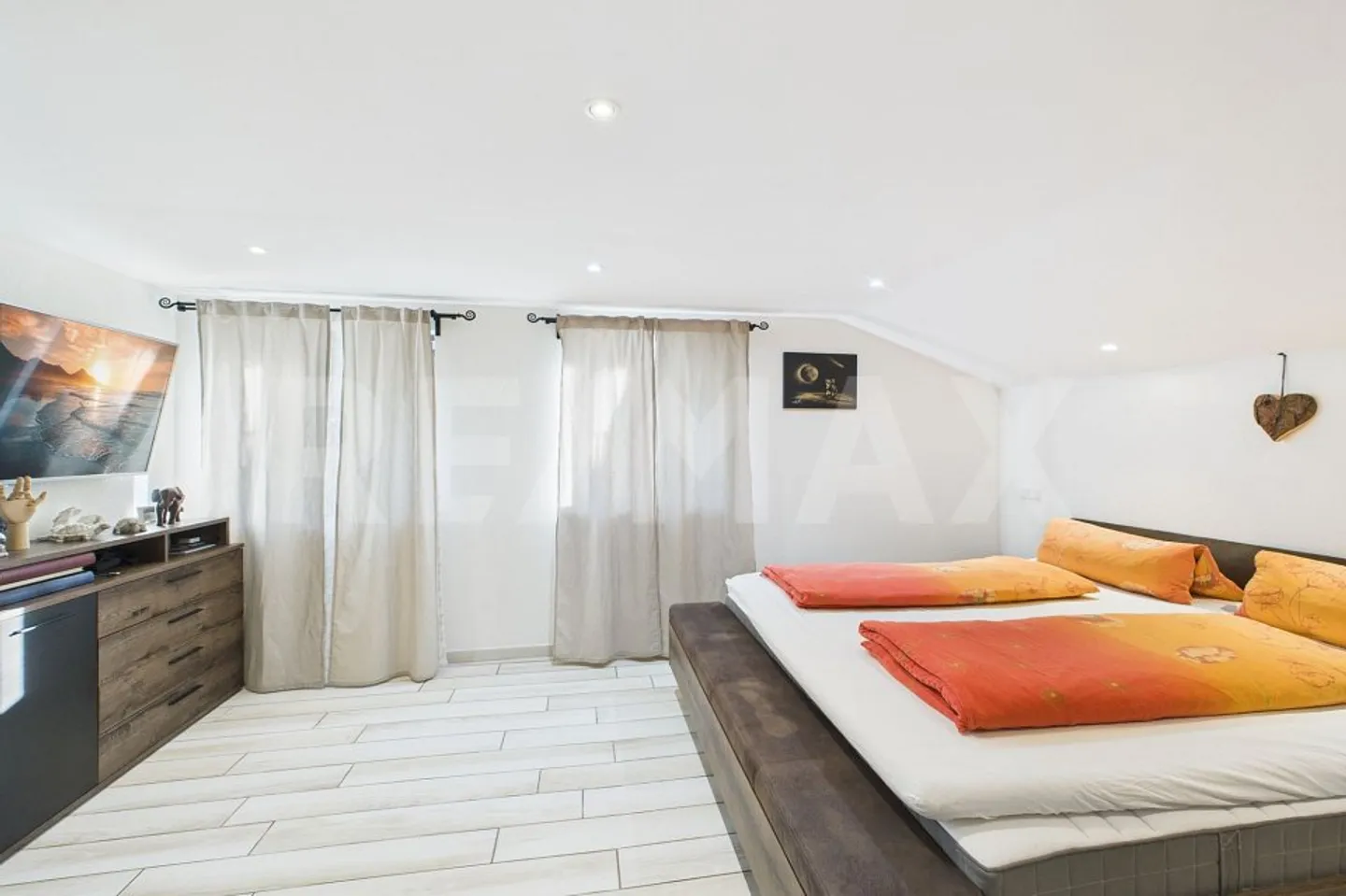Appartamento Duplex di 4 Camere con Vista Lago e Piscina - Foto 7 di 13