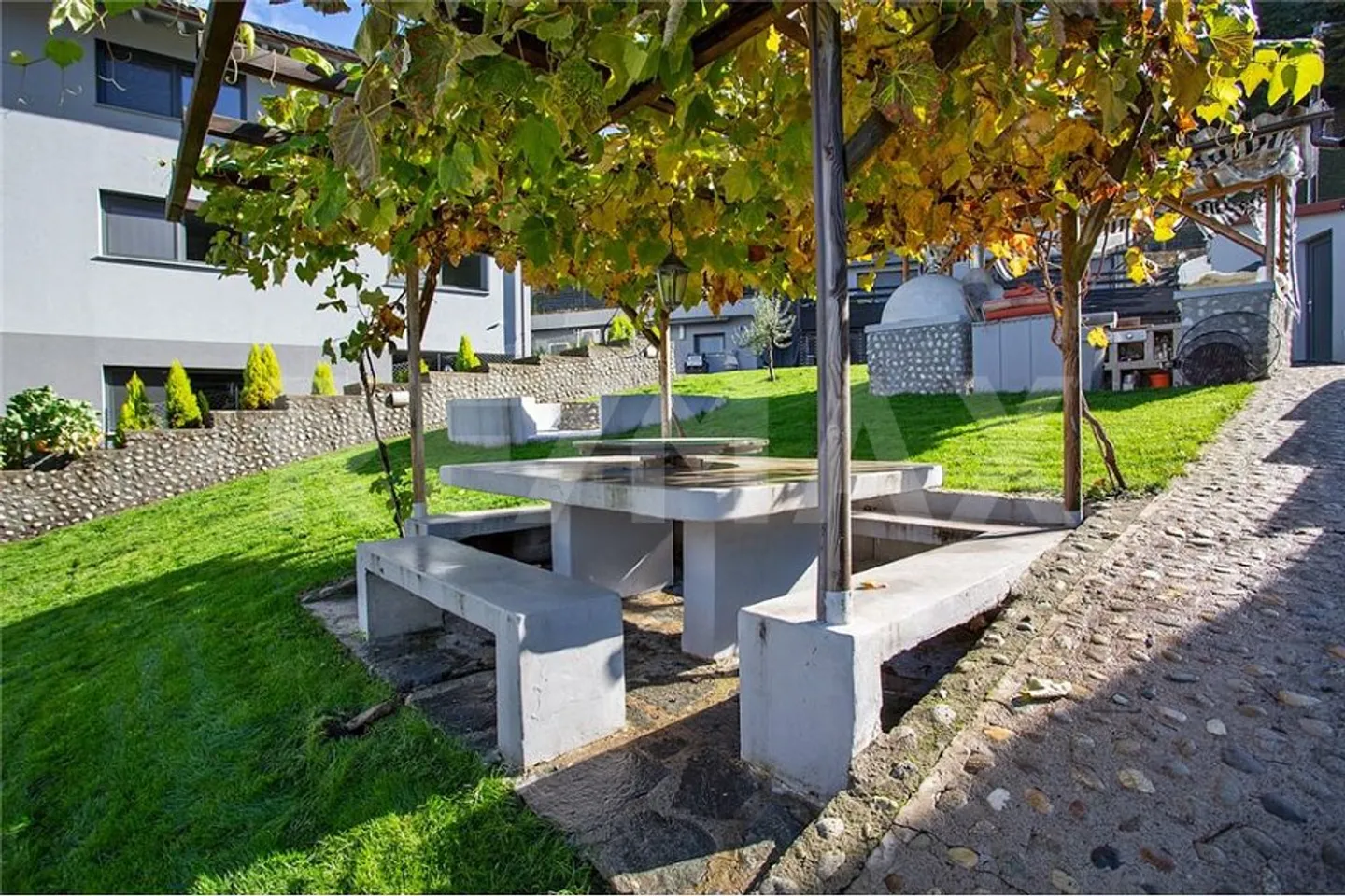 Appartamento Duplex di 4 Camere con Vista Lago e Piscina - Foto 13 di 13