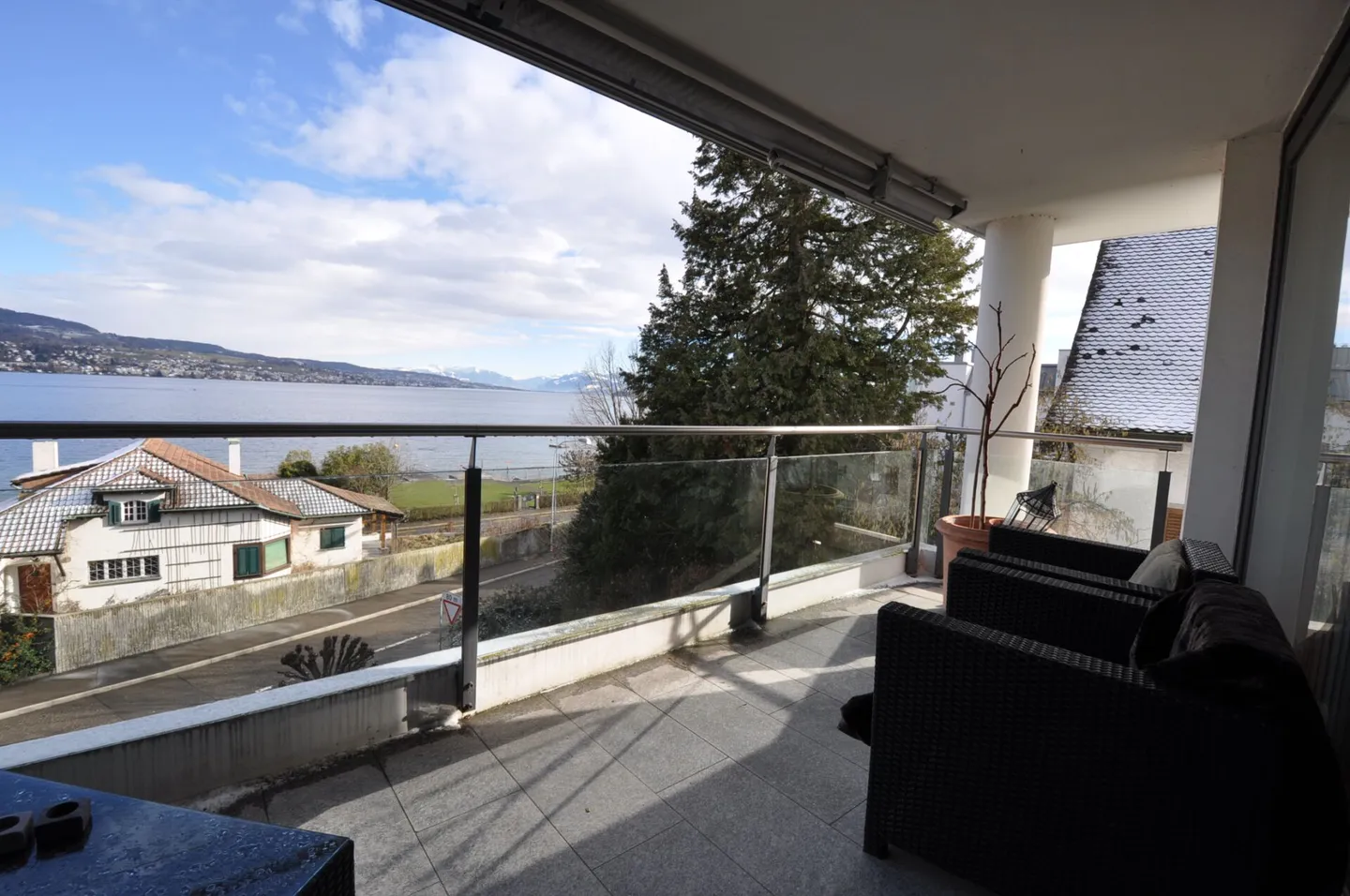 Appartamento 4,5 locali con vista mozzafiato sul lago di Zurigo a Oberrieden - Foto 9 di 12