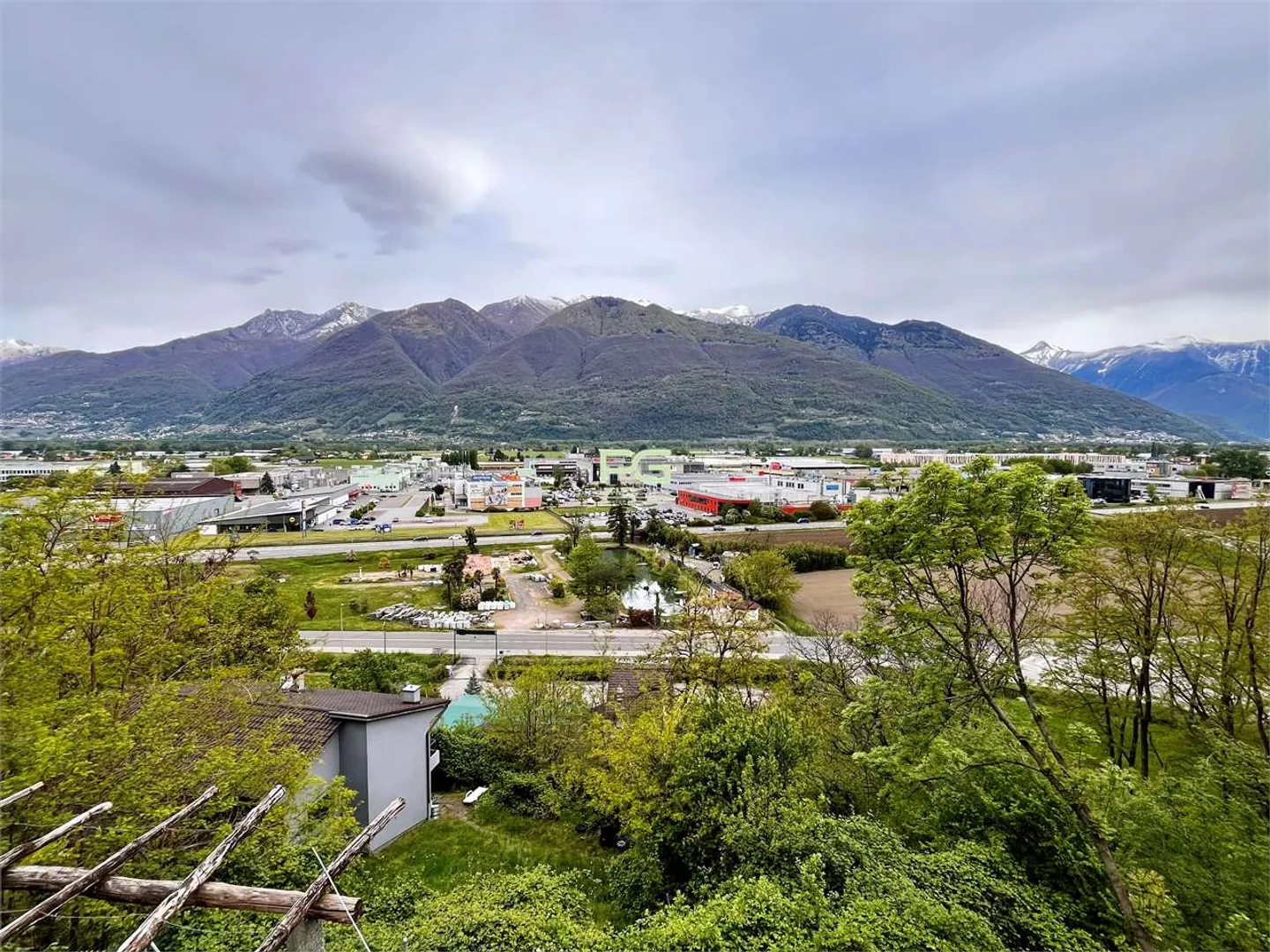 Zweifamilienhaus mit herrlicher Aussicht - Foto 12 von 13
