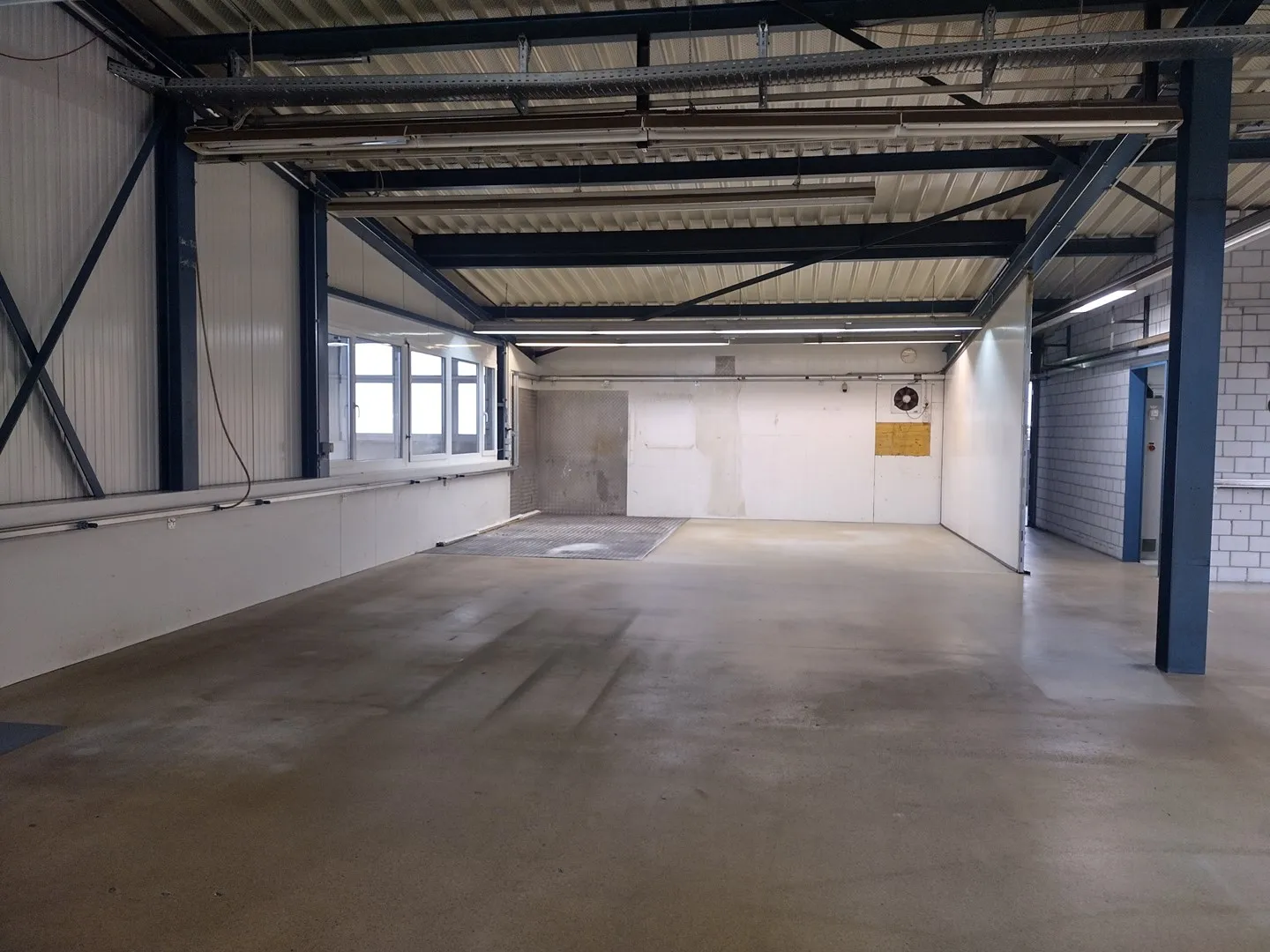 Versatile Workshop in Wetzikon - Photo 4 of 7
