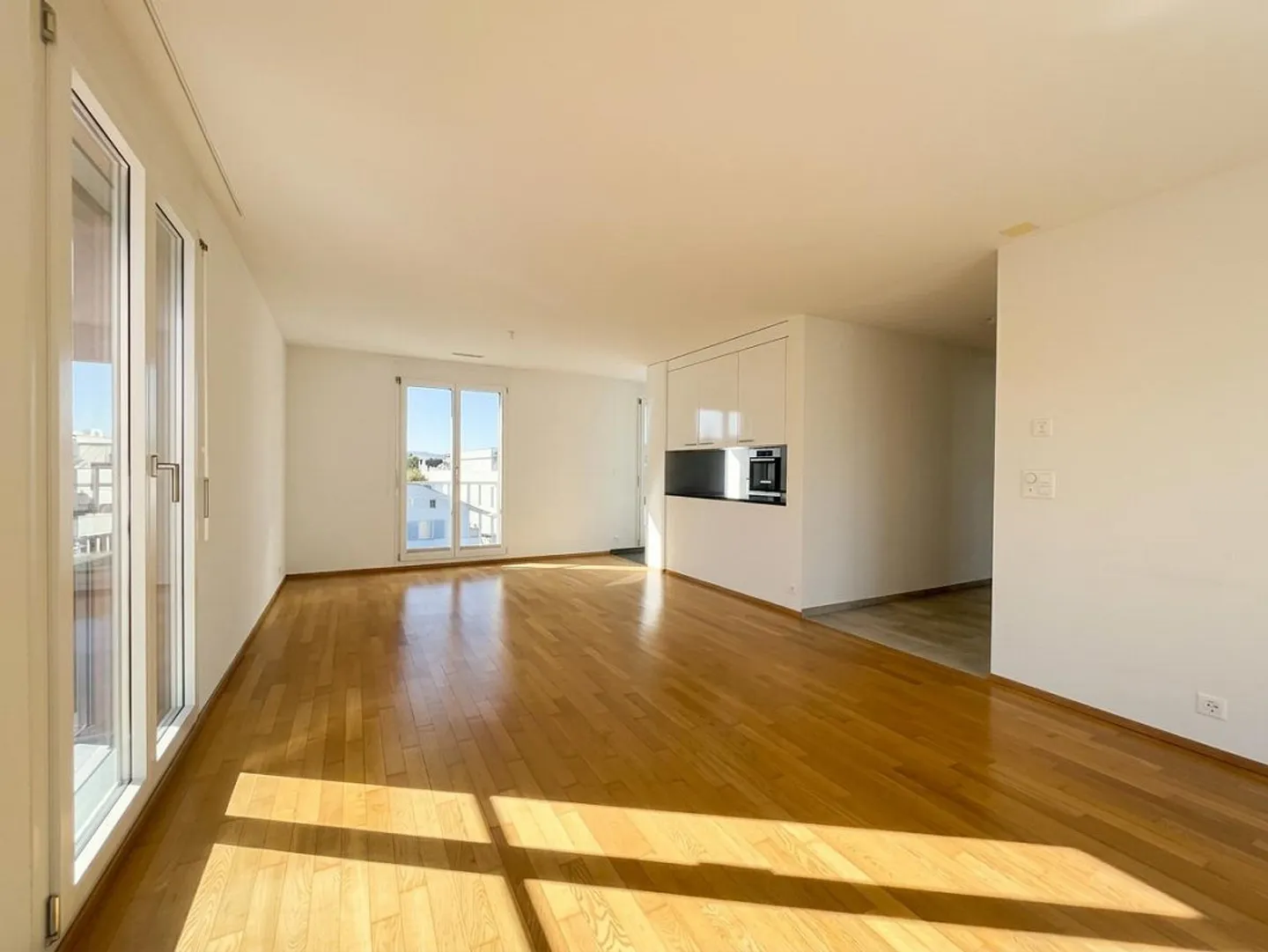 Spacious, light-flooded 4.5-room apartment in a central location - Photo 2 of 15
