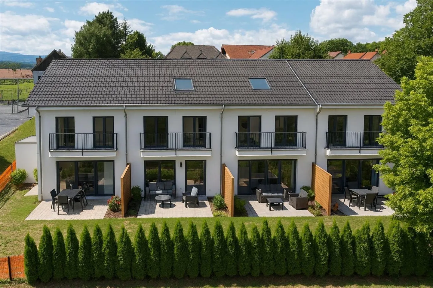 Semi-Detached House 18 Rooms - Photo 2 of 11