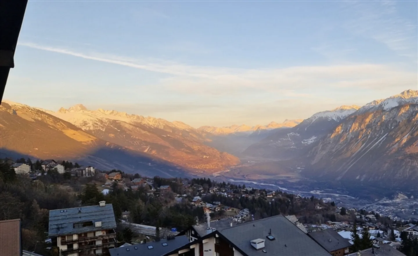 Stilvolles Doppelhaus mit Alpenblick - Foto 1 von 11