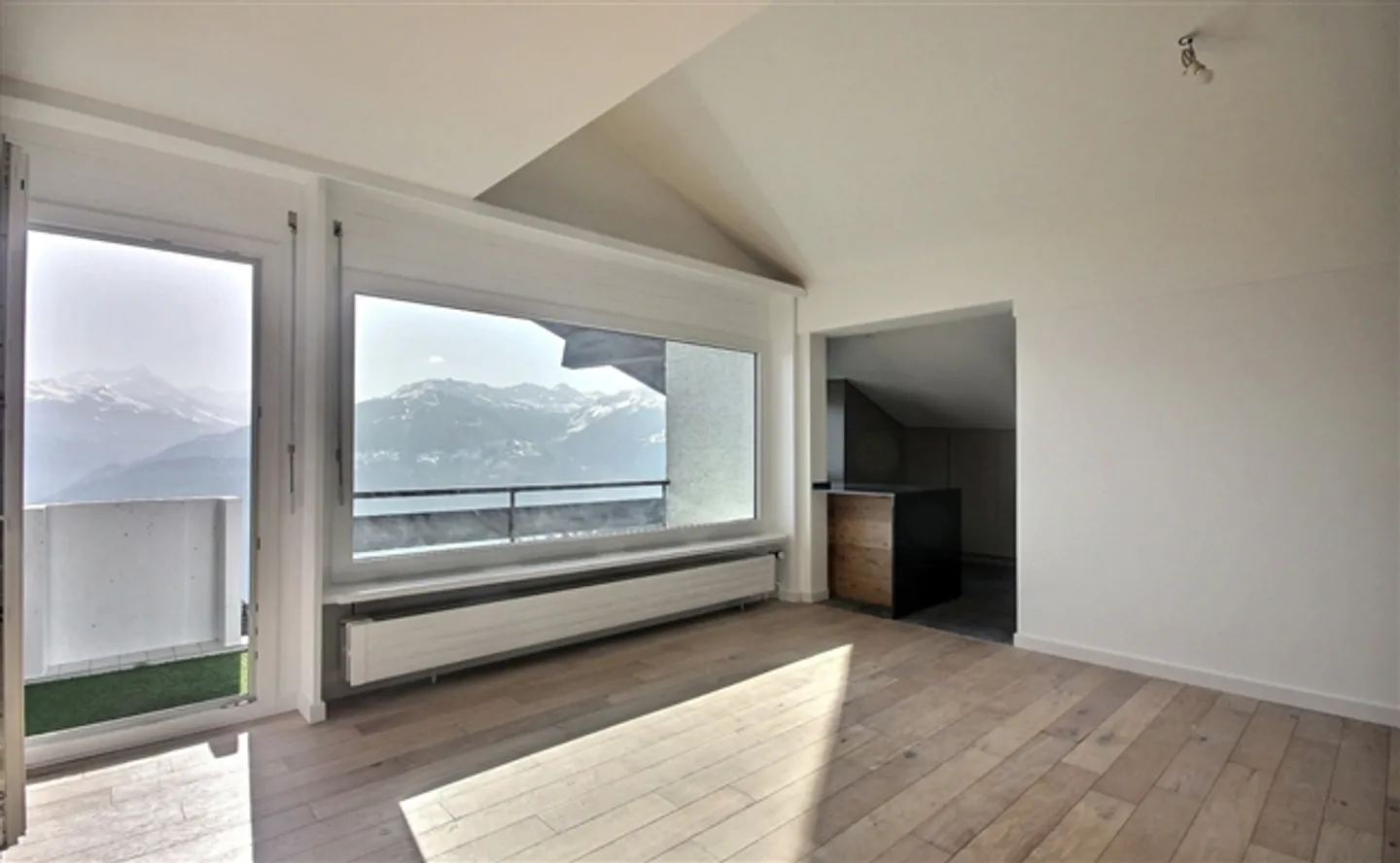 Stilvolles Doppelhaus mit Alpenblick - Foto 4 von 11