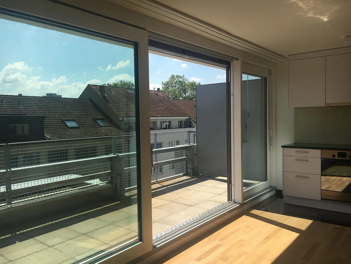 3.5 Zimmer Attika Wohnung mit Doppelterrasse und Blick über Basel - Foto 3 von 14