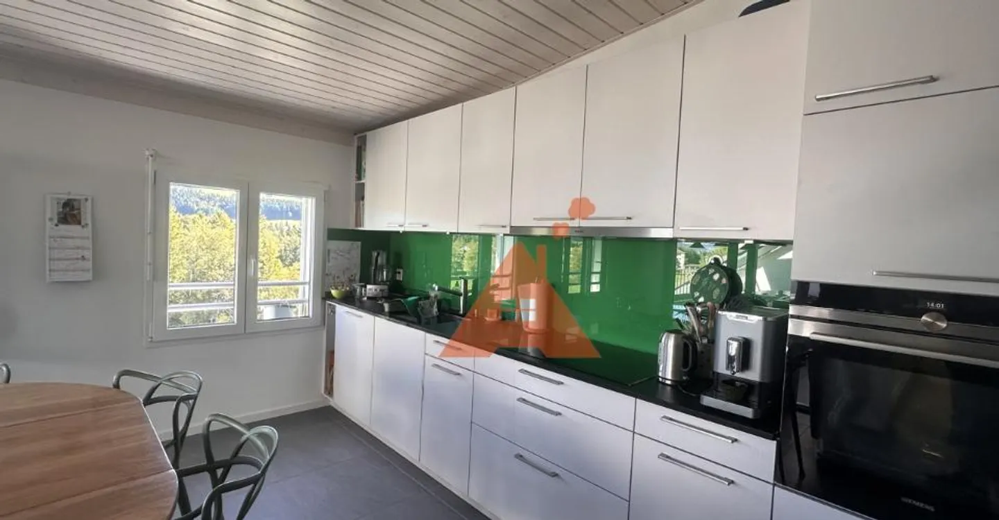 Spacieux duplex de 5,5 pièces sous toiture - Photo 3 sur 10