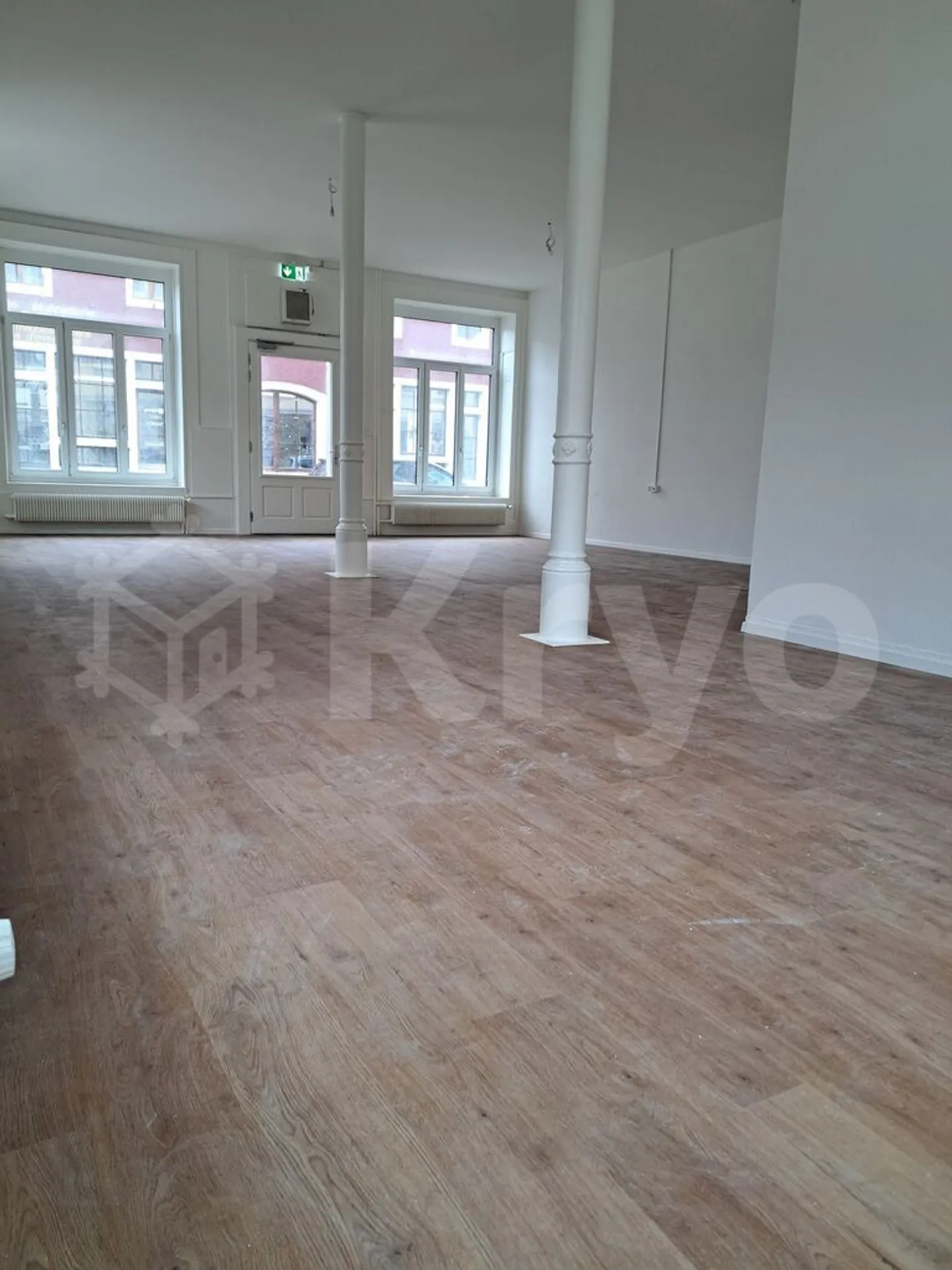 Renovated commercial space 70 m2 - Photo 2 of 5