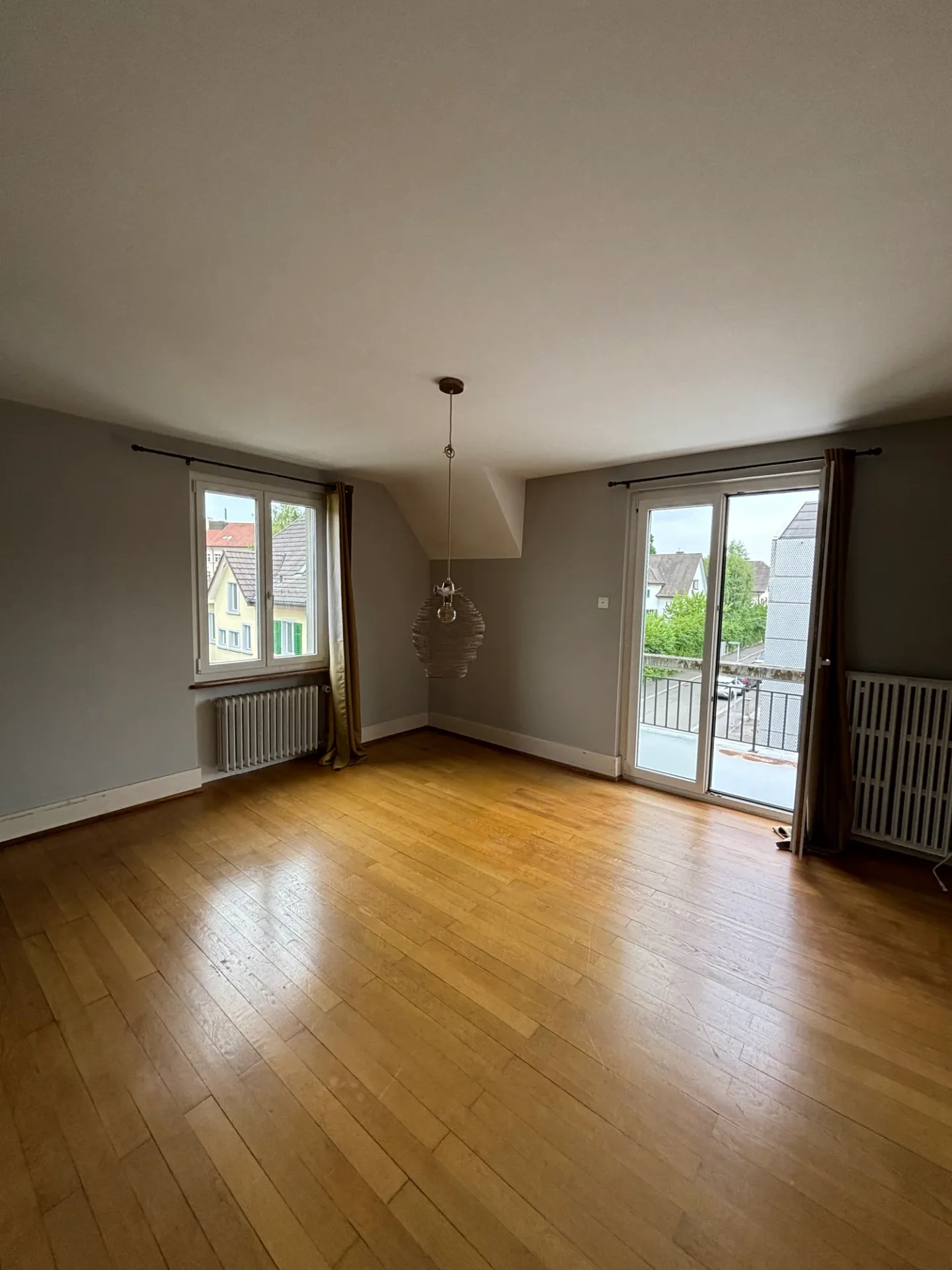 Appartamento unico di 3 stanze in un vecchio edificio - Foto 4 di 8