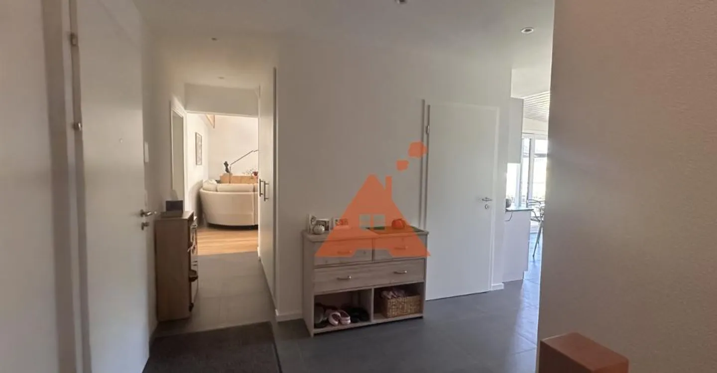 Spacieux duplex de 5,5 pièces sous toiture - Photo 4 sur 10
