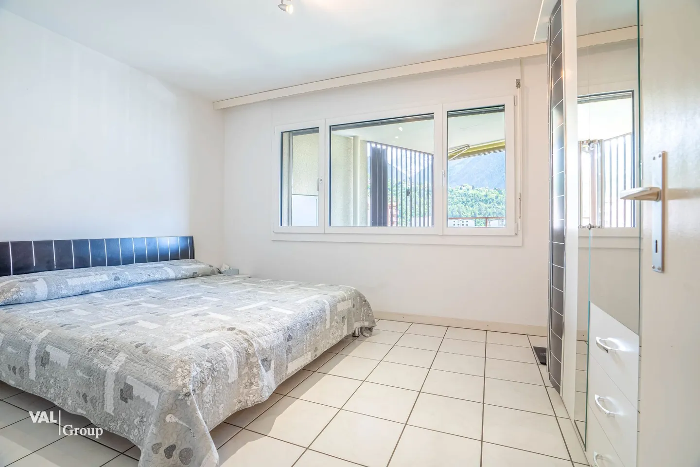 Appartement lumineux avec terrasse - Photo 6 sur 13