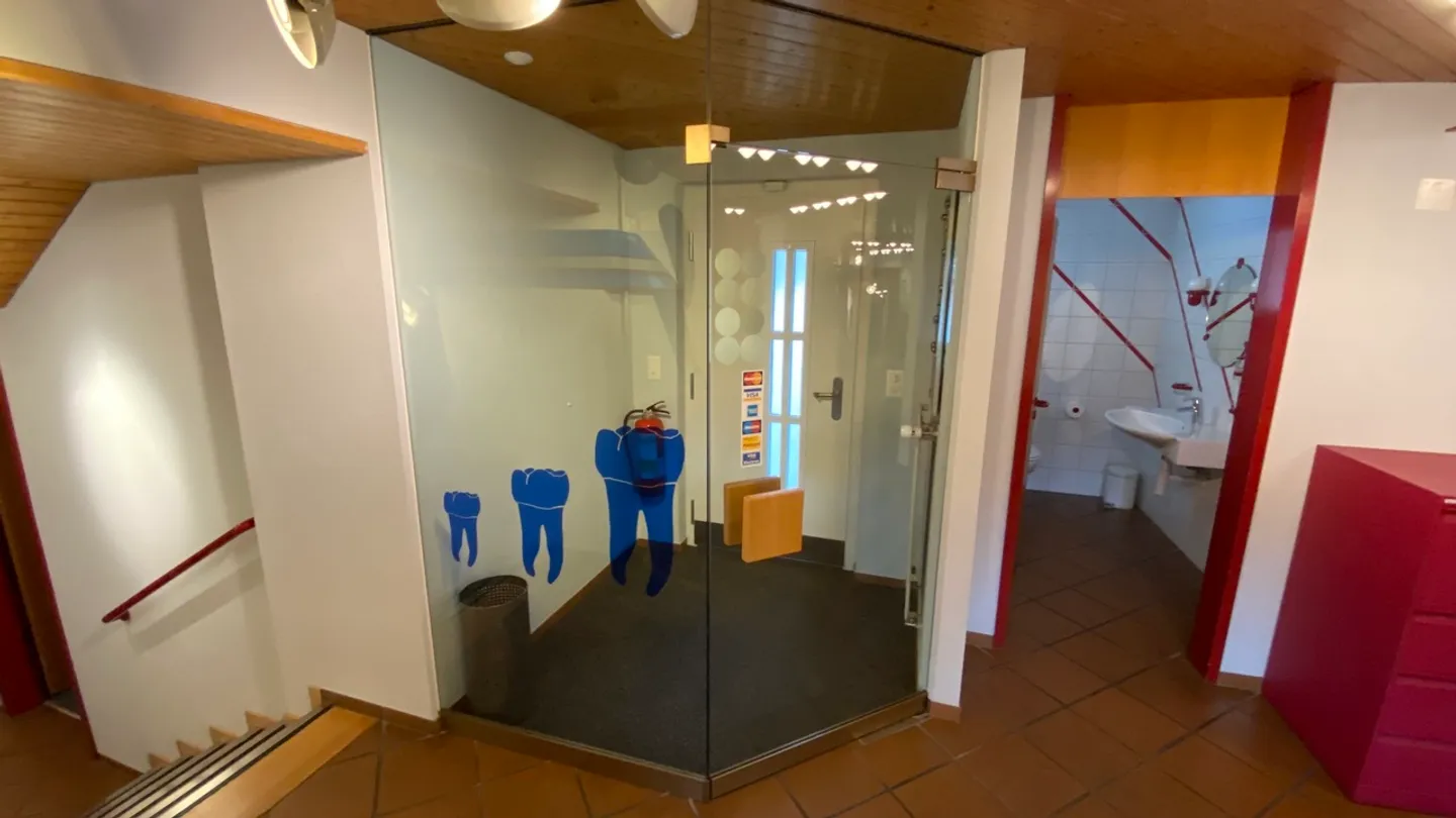 Magnifico spazio commerciale al piano terra di 166 m2 con posti auto. - Foto 5 di 38