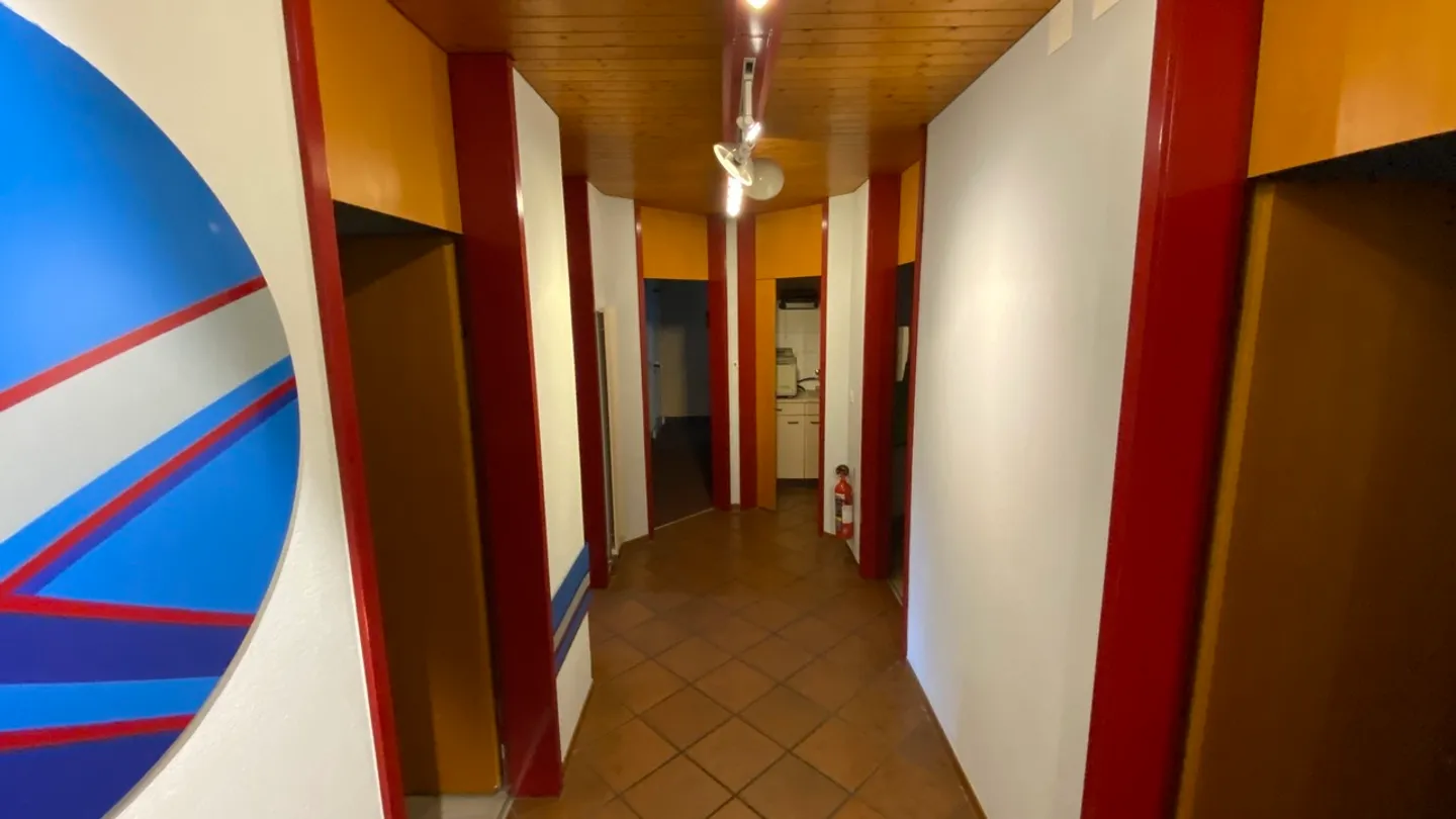 Magnifico spazio commerciale al piano terra di 166 m2 con posti auto. - Foto 11 di 38