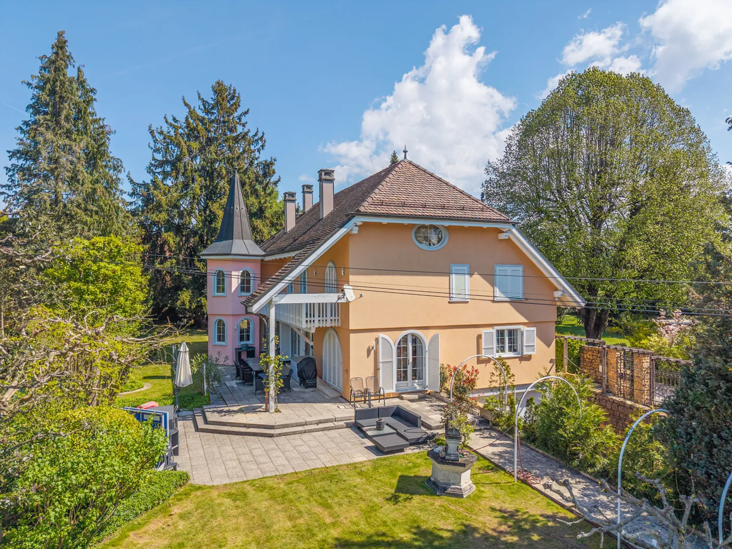 Proprietà eccezionale con volumi spettacolari a 1 minuto dal lago! - Foto 5 di 14