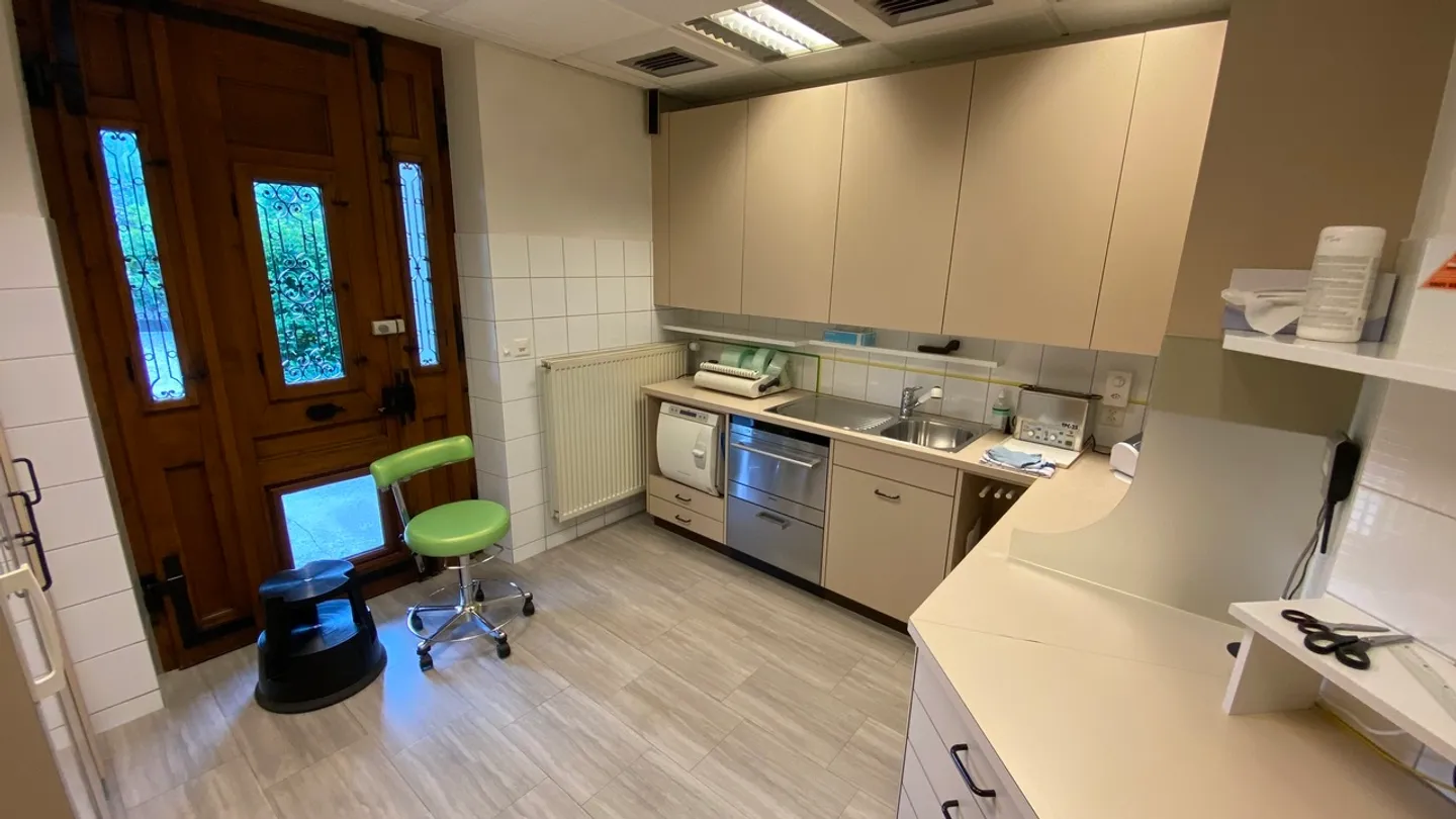 Magnifico spazio commerciale al piano terra di 166 m2 con posti auto. - Foto 15 di 38