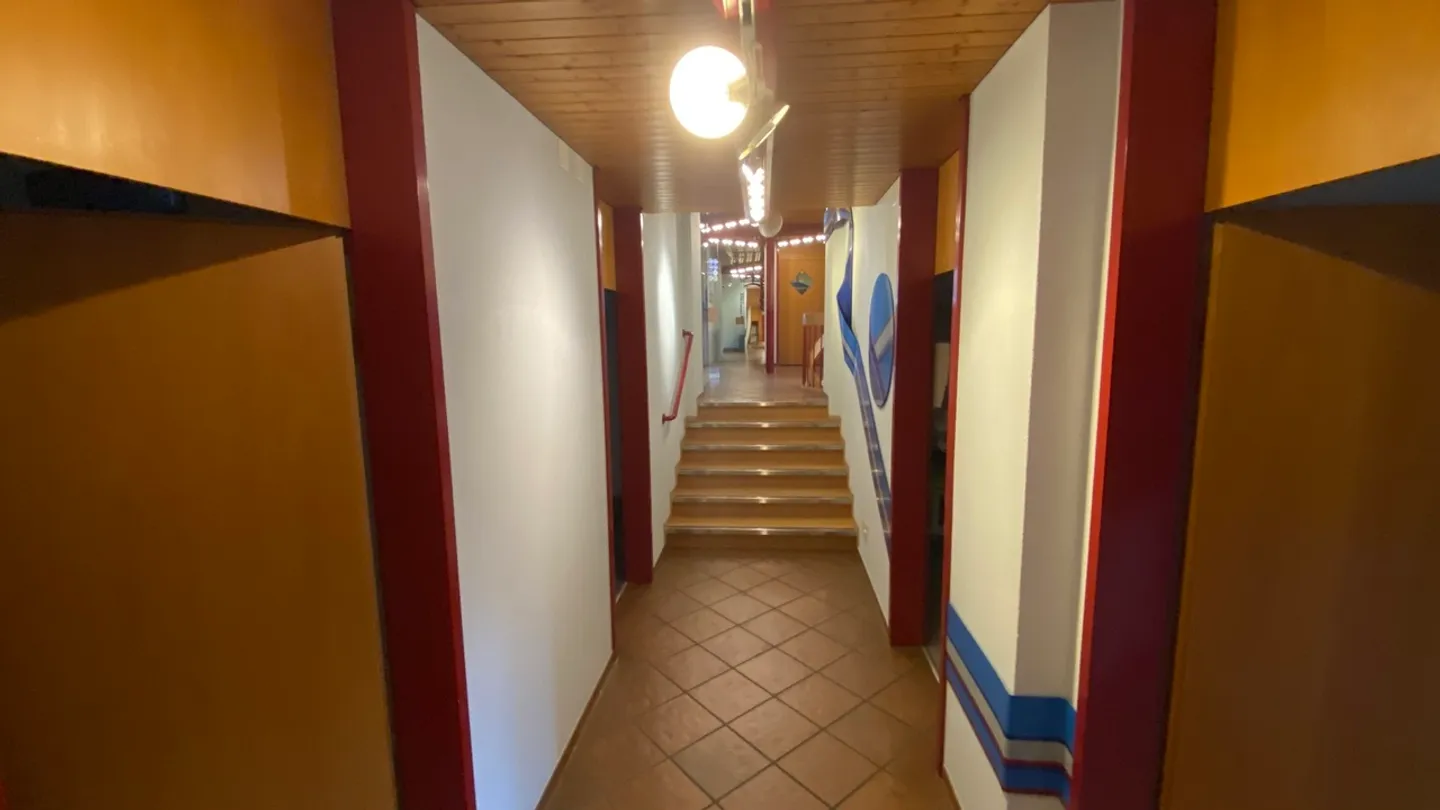Magnifico spazio commerciale al piano terra di 166 m2 con posti auto. - Foto 17 di 38