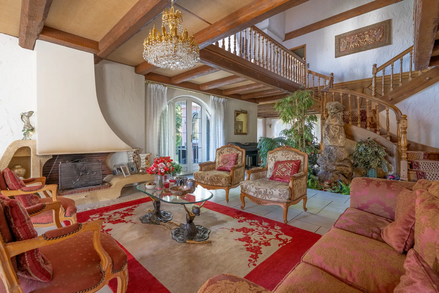 Proprietà eccezionale con volumi spettacolari a 1 minuto dal lago! - Foto 6 di 14