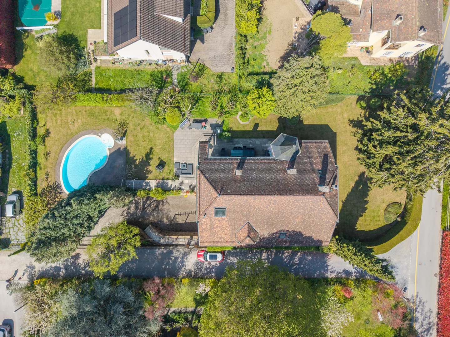 Proprietà eccezionale con volumi spettacolari a 1 minuto dal lago! - Foto 3 di 14