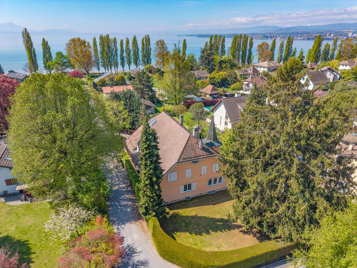 Proprietà eccezionale con volumi spettacolari a 1 minuto dal lago! - Foto 4 di 14