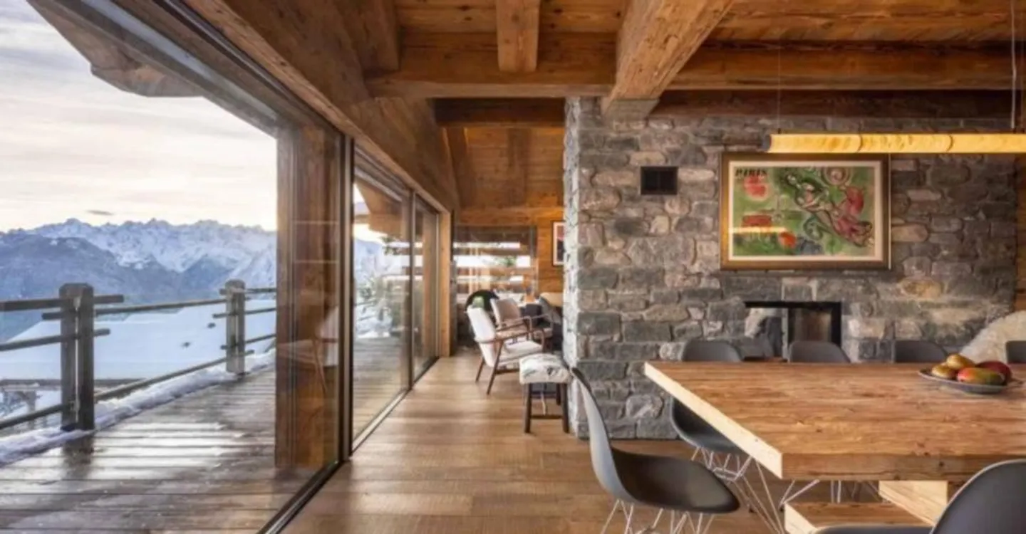 MAGNIFIQUE CHALET ALPIN - Photo 2 of 9
