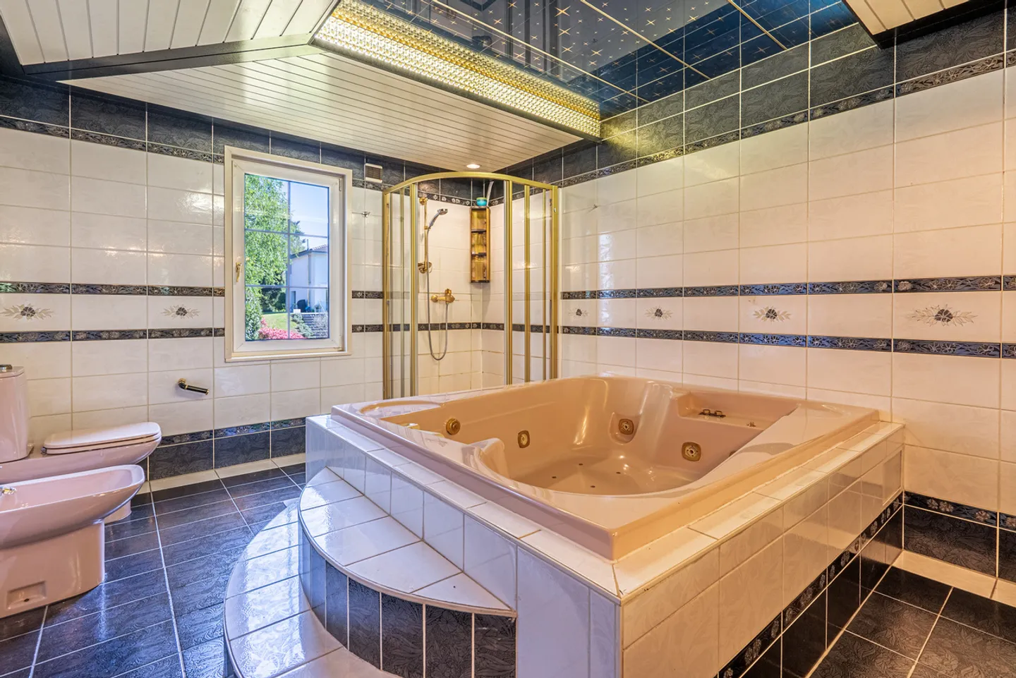 Proprietà eccezionale con volumi spettacolari a 1 minuto dal lago! - Foto 13 di 14