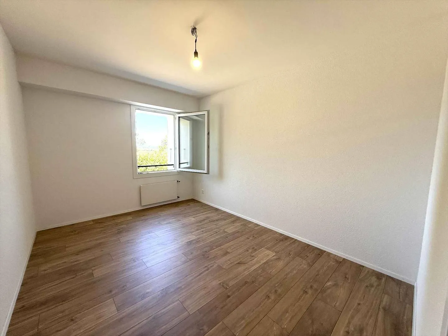 Total renovation, beautiful new apartment located on the 2nd floor - Photo 4 of 7