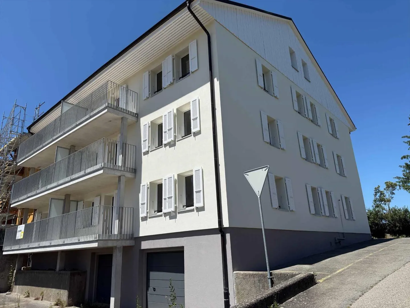Total renovation, beautiful new apartment located on the 2nd floor - Photo 6 of 7